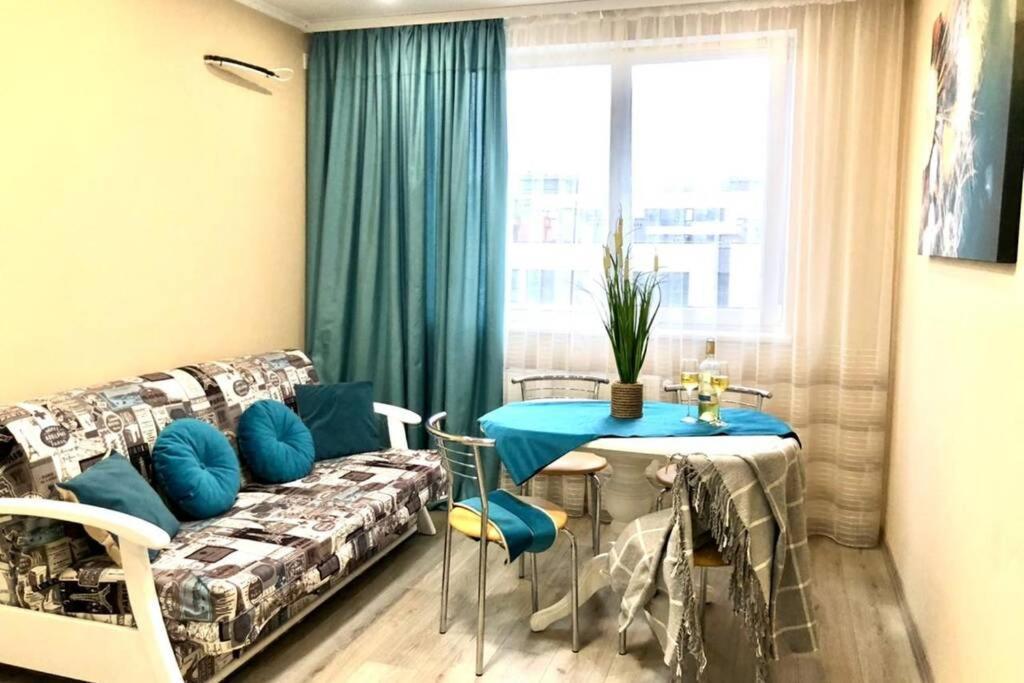 Appartement Новобудова Місто Трав, Р-Н Вікторії Гарденс à Lviv Extérieur photo