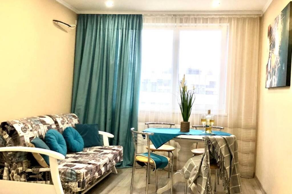 Appartement Новобудова Місто Трав, Р-Н Вікторії Гарденс à Lviv Extérieur photo