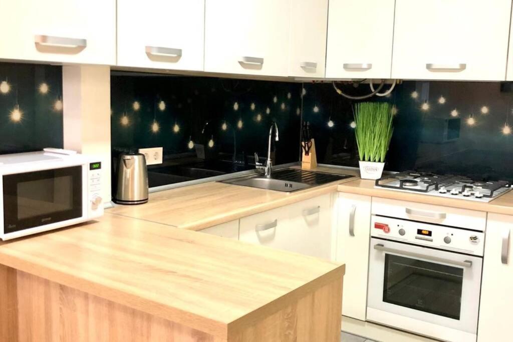 Appartement Новобудова Місто Трав, Р-Н Вікторії Гарденс à Lviv Extérieur photo