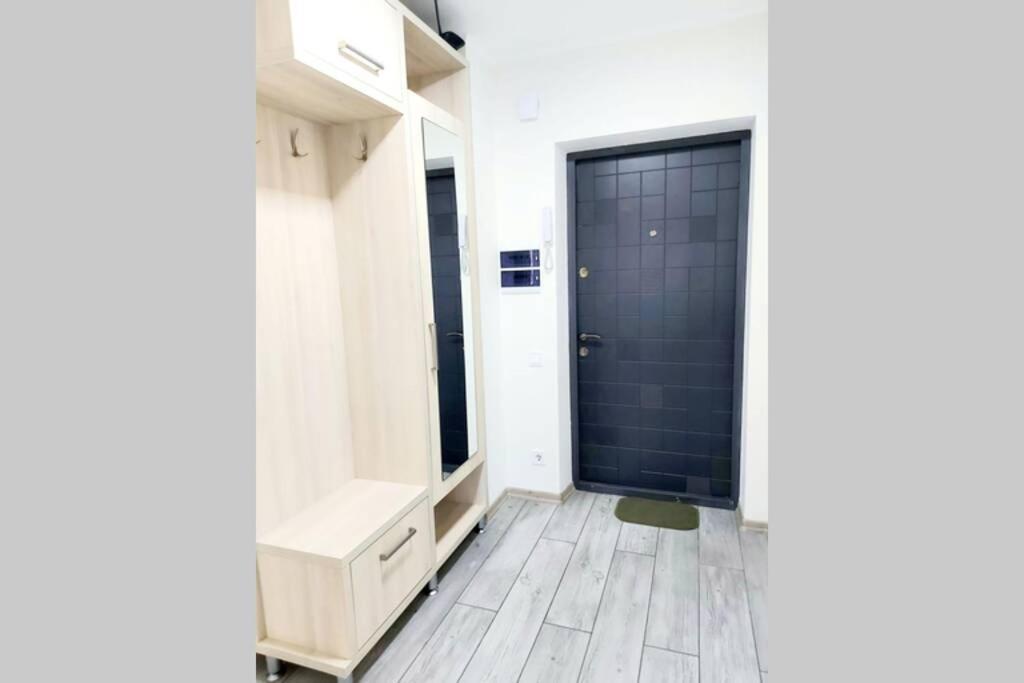 Appartement Новобудова Місто Трав, Р-Н Вікторії Гарденс à Lviv Extérieur photo