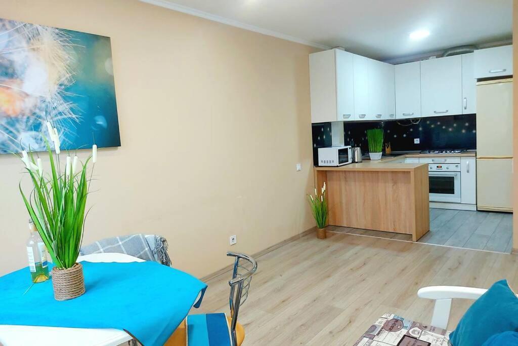 Appartement Новобудова Місто Трав, Р-Н Вікторії Гарденс à Lviv Extérieur photo